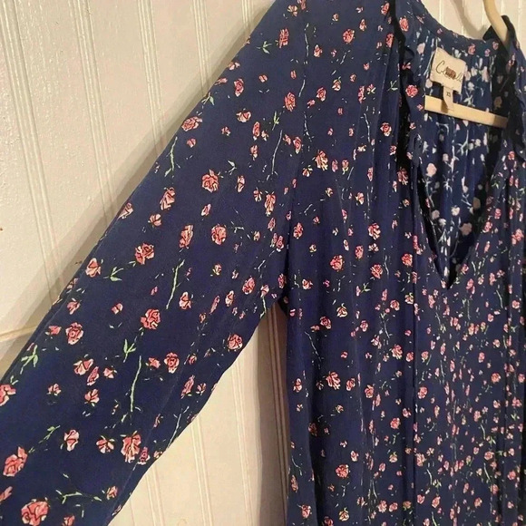 Cleobella Bell Sleeve Rose Patterned Blouse - Picture 11 of 14